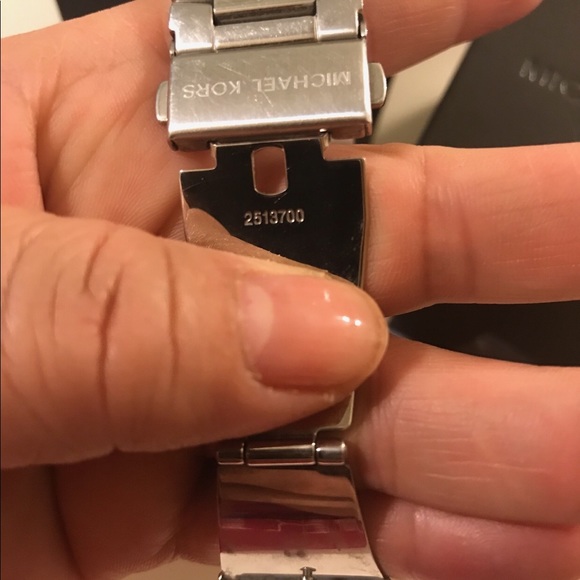 In good conditions Silver Michael Kors Watch - Picture 2 of 6